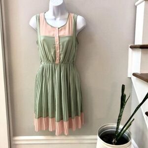 Ya Los Angeles sleeveless peach and green button pleated flare dress size‎ S